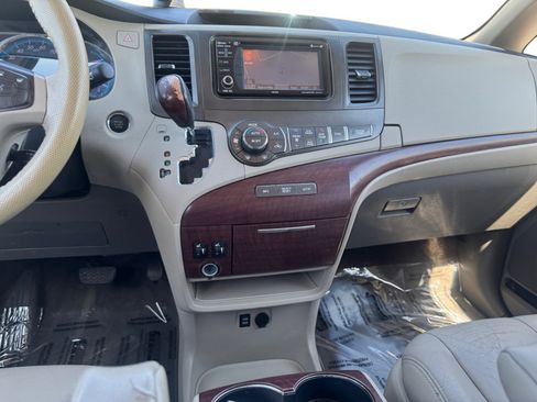 Used 2014 Toyota Sienna XLE image 11