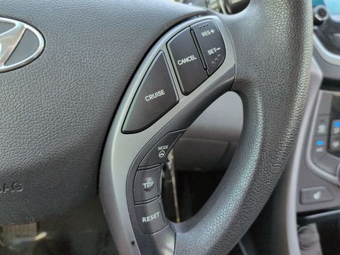 Used 2014 Hyundai Elantra SE w/ Option Group 02 FWD image 24