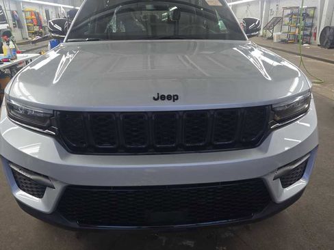 Used 2024 Jeep Grand Cherokee Altitude image 3