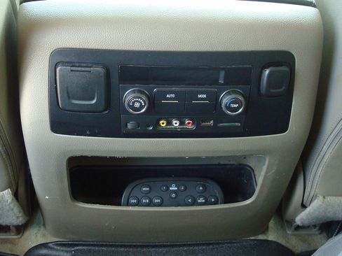 Used 2016 Chevrolet Tahoe LT image 12