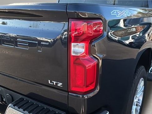 Used 2022 Chevrolet Silverado 1500 LTZ image 32