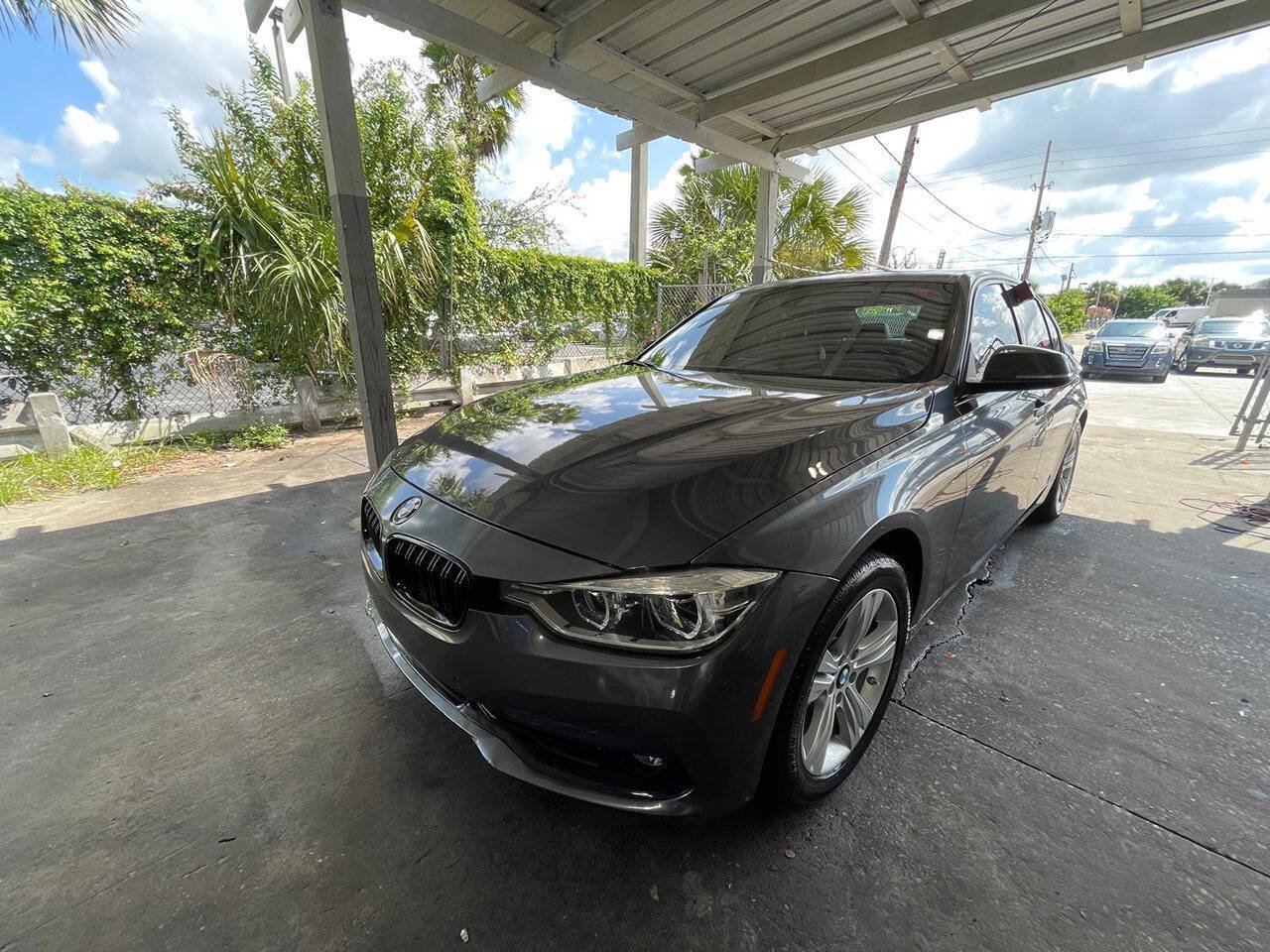 Used 2018 BMW 330i Sedan RWD image 4