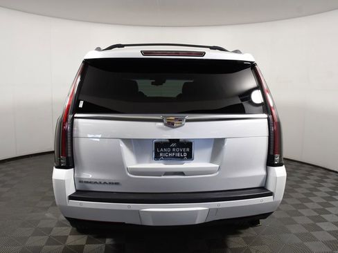Used 2017 Cadillac Escalade Luxury AWD/4WD image 5