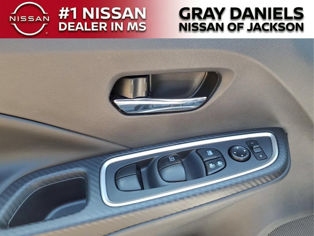 New 2025 Nissan Versa SR w/ Trunk Package FWD image 10