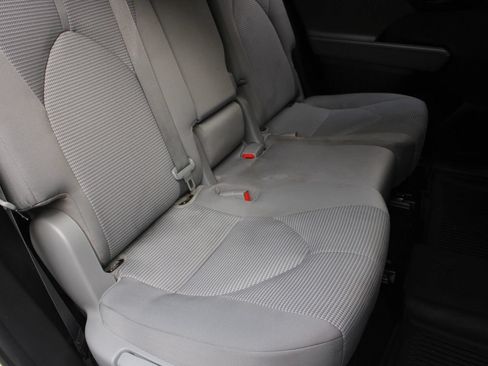 Used 2020 Toyota Highlander L AWD/4WD image 22