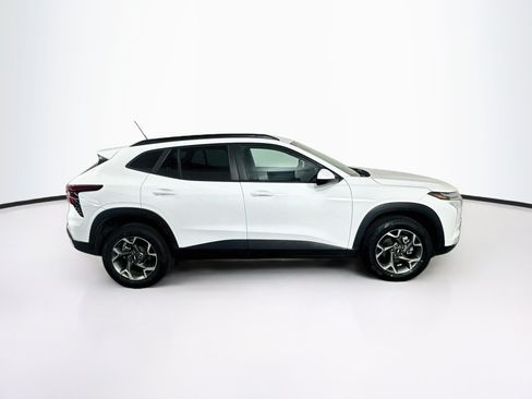 Used 2025 Chevrolet Trax LT FWD image 10