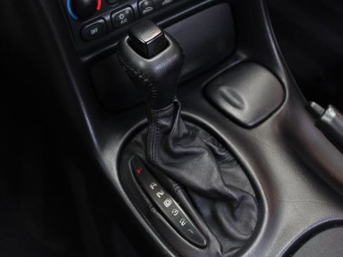 Used 2002 Chevrolet Corvette Convertible w/ Preferred Equipment Group1 image 31