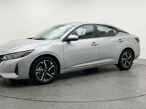 Used 2025 Nissan Sentra SV FWD image 3