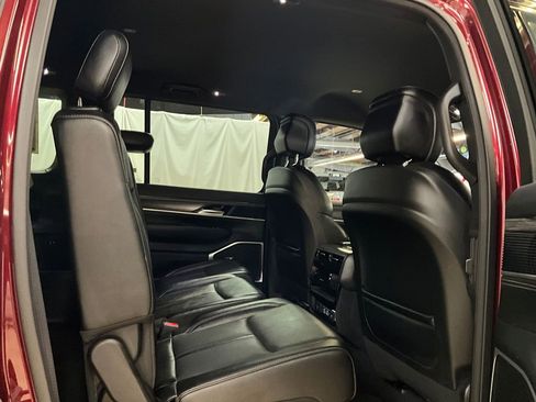 Used 2024 Jeep Wagoneer L Series II w/ Flexible Seating Group image 13