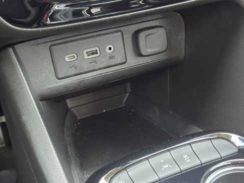 Used 2023 Buick Encore GX Essence w/ Experience Buick Package FWD image 17