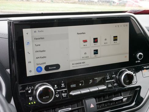 Used 2023 Toyota Highlander Limited image 22