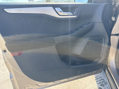 Used 2020 Ford Escape SE image 15