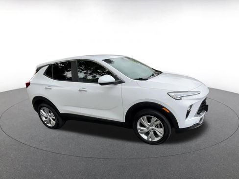 Used 2025 Buick Encore GX Preferred image 2