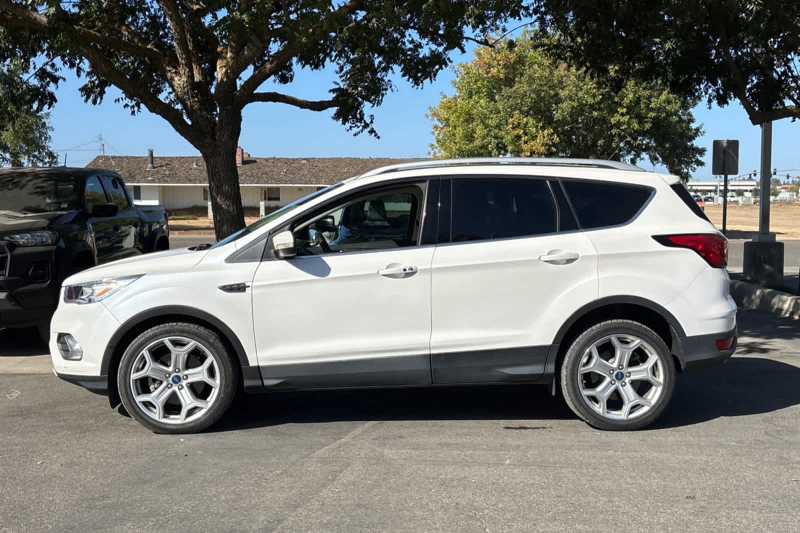 Used 2019 Ford Escape Titanium FWD image 6