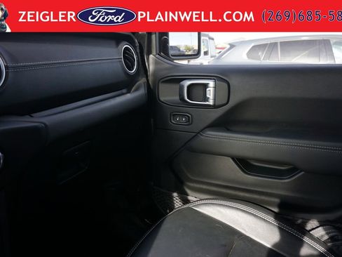 Used 2022 Jeep Wrangler Unlimited Sahara w/ Cold Weather Group AWD/4WD image 31