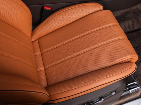 Used 2023 Bentley Bentayga image 48