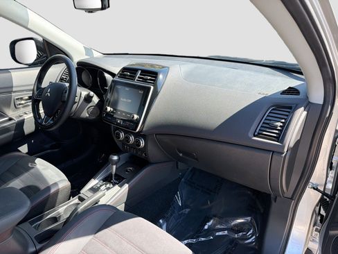 Used 2024 Mitsubishi Outlander Sport SE image 13