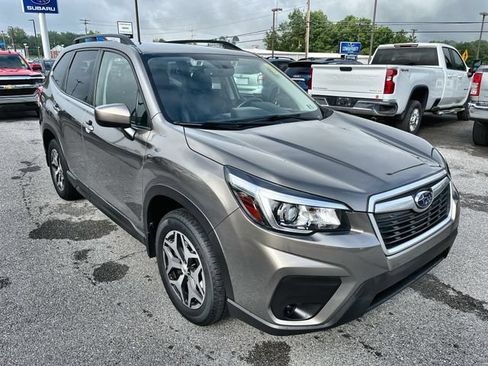 Used 2019 Subaru Forester Premium w/ All-Weather Package AWD/4WD image 11