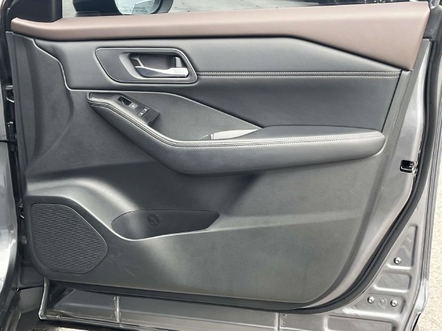 Used 2023 Nissan Rogue SV w/ SV Premium B Package FWD image 27
