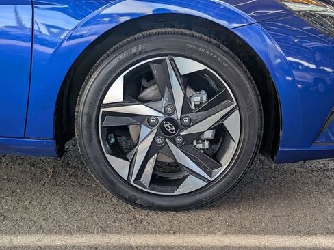 Used 2023 Hyundai Elantra SEL w/ Convenience Package image 7