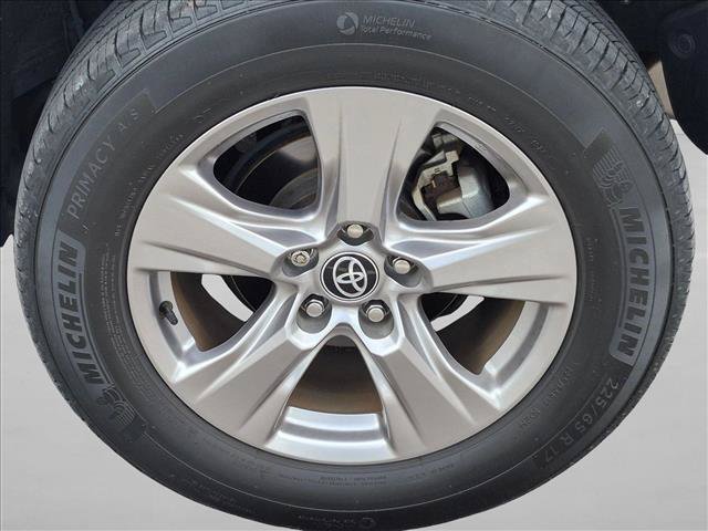 Used 2023 Toyota RAV4 XLE FWD image 16