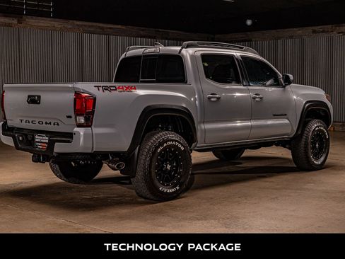 Used 2019 Toyota Tacoma TRD Off-Road AWD/4WD image 9