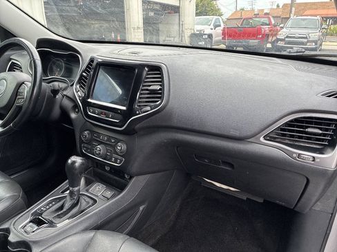 Used 2019 Jeep Cherokee Limited w/ Luxury Group FWD image 14
