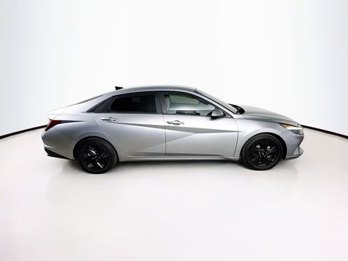 Used 2022 Hyundai Elantra SEL w/ Preferred Accessory Package image 2