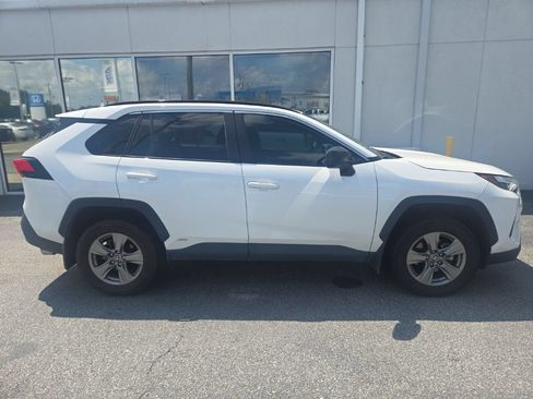 Used 2024 Toyota RAV4 LE AWD/4WD image 3