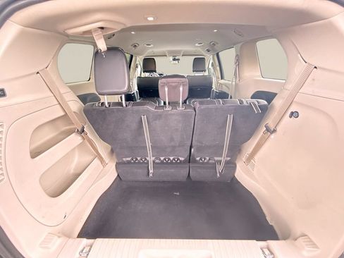 Used 2024 Chrysler Pacifica Touring-L FWD image 9