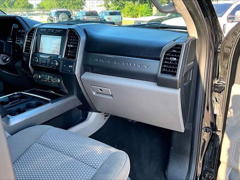 Used 2019 Ford F250 XLT w/ XLT Premium Package AWD/4WD image 20