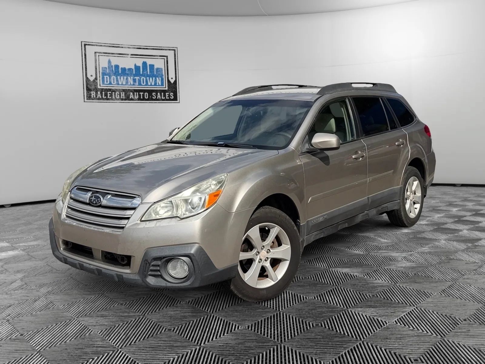 Used 2014 Subaru Outback 2.5i Premium w/ Popular Package #1B AWD/4WD image 2