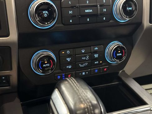 Used 2020 Ford F150 Platinum w/ Equipment Group 701A Luxury AWD/4WD image 48