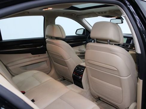 Used 2014 BMW 740i image 25