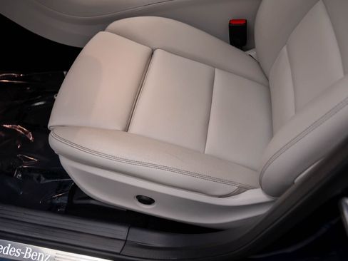 Used 2019 Mercedes-Benz GLA 250 4MATIC image 13