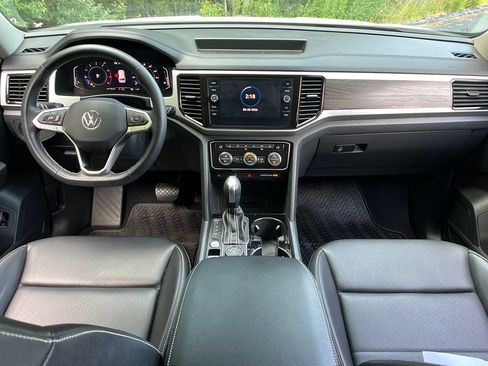 Used 2023 Volkswagen Atlas SE w/ Panoramic Sunroof Package AWD/4WD image 13