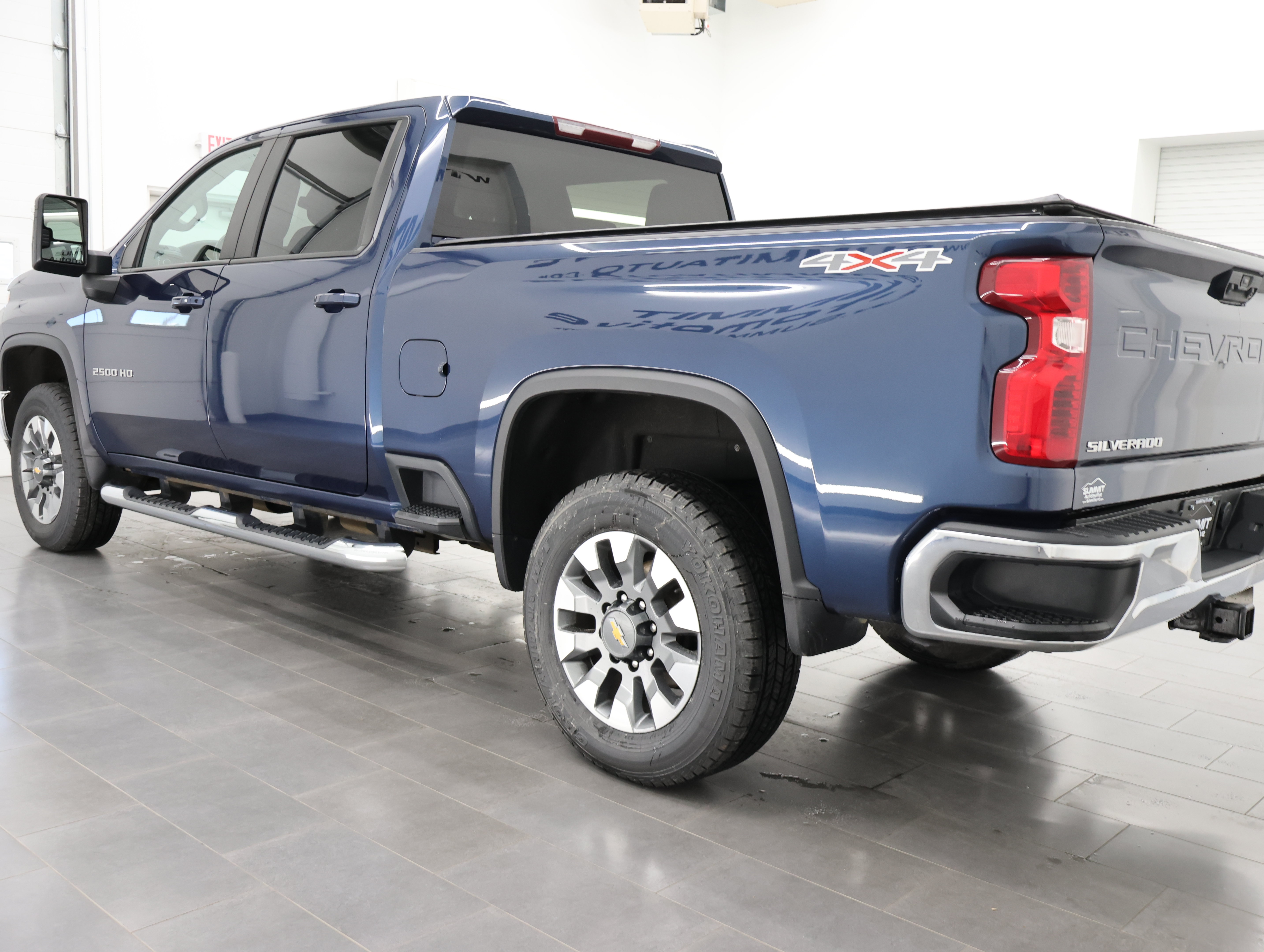 Used 2023 Chevrolet Silverado 2500 LT AWD/4WD image 6