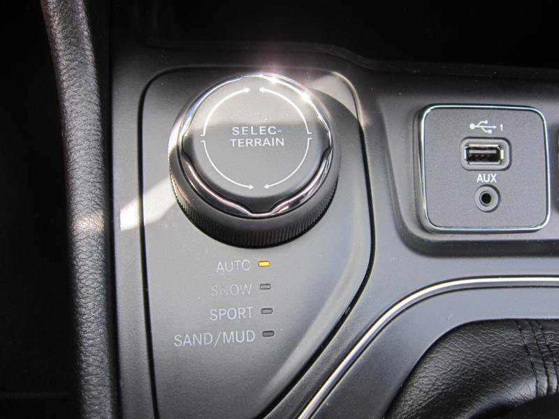 Used 2019 Jeep Cherokee High Altitude AWD/4WD image 29