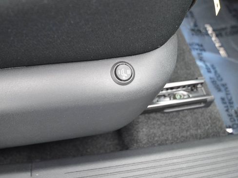 Used 2023 Nissan Rogue SV AWD/4WD image 9