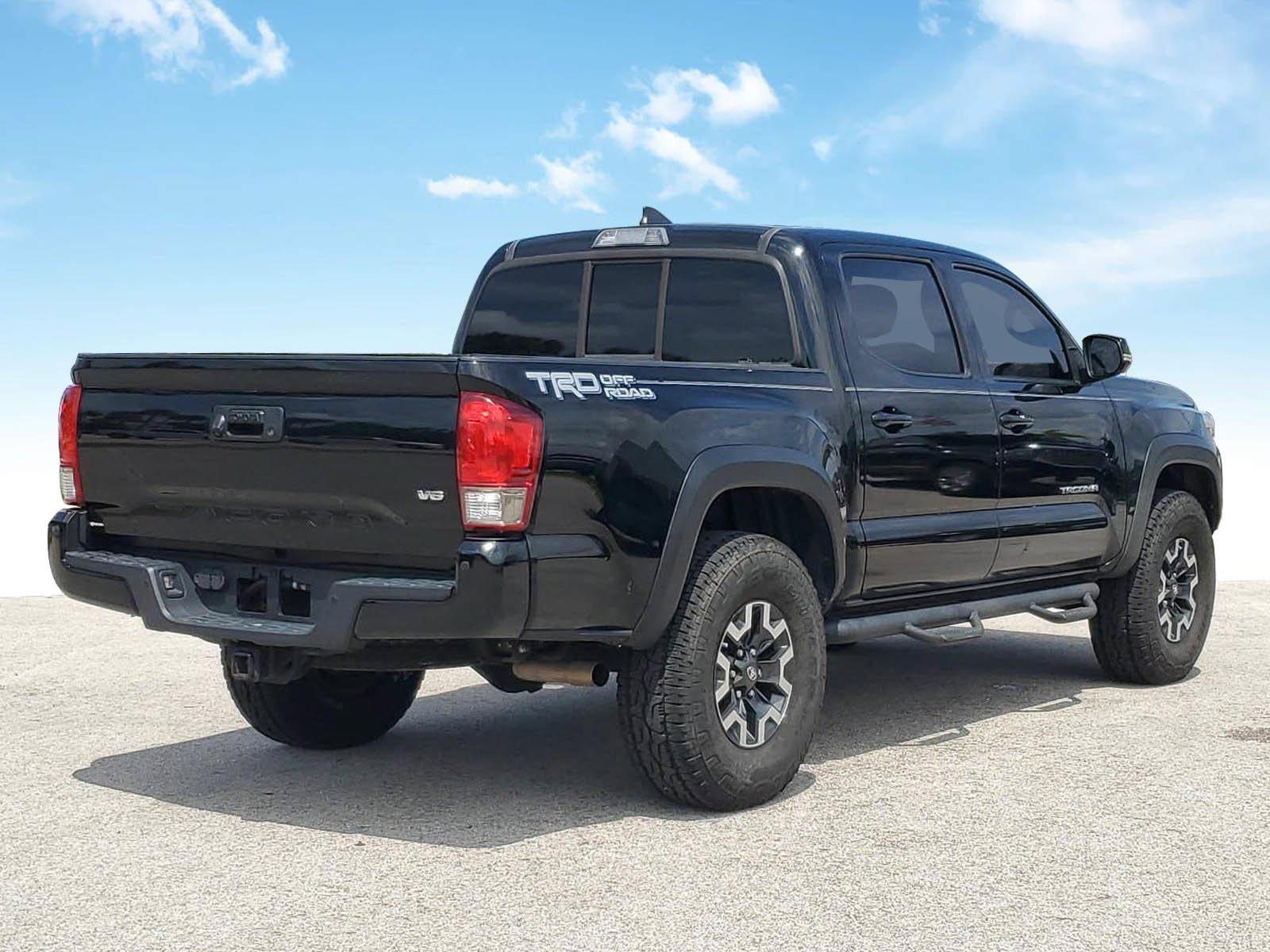 Used 2016 Toyota Tacoma TRD Off-Road w/ Premium & Technology Package RWD image 4