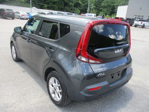 Used 2022 Kia Soul S FWD image 6