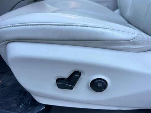 Used 2021 Chrysler Voyager Lxi image 13