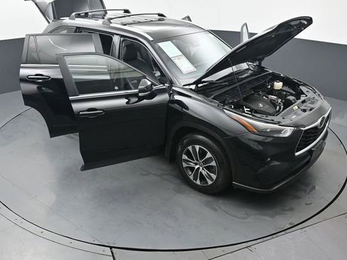 Certified 2023 Toyota Highlander XLE image 58