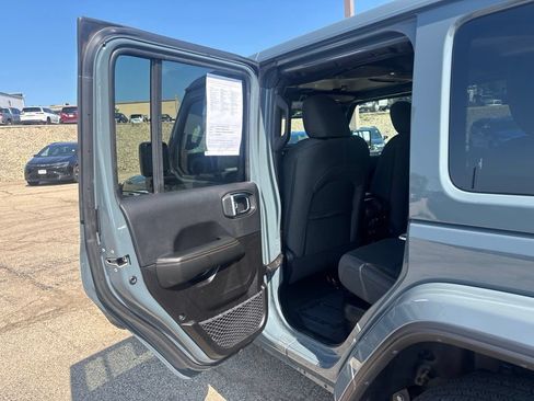 Used 2025 Jeep Wrangler Unlimited Sahara w/ Safety Group AWD/4WD image 21