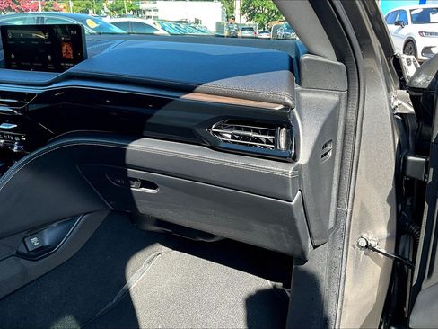 Used 2024 Acura MDX SH-AWD w/ Advance Package image 16
