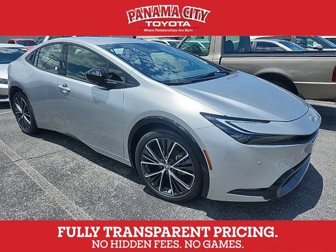 Used 2025 Toyota Prius XLE FWD image 1