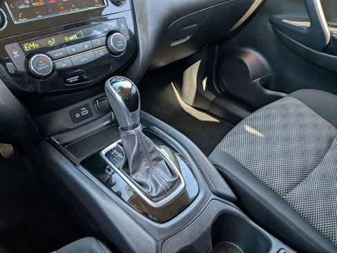 Used 2022 Nissan Rogue Sport SV image 28