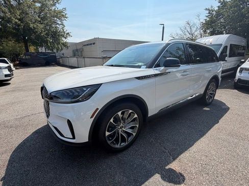 New 2025 Lincoln Aviator Reserve w/ Luxury Package image 2