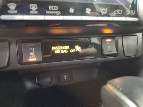 Used 2022 Toyota RAV4 XLE Premium image 35