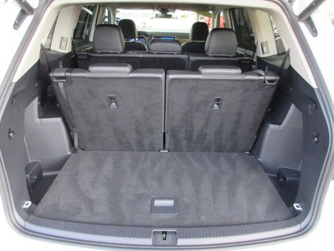 Used 2025 Volkswagen Atlas SE image 28